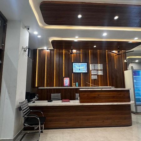 Hotel Prakasham 우자인 외부 사진