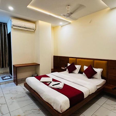 Hotel Prakasham 우자인 외부 사진