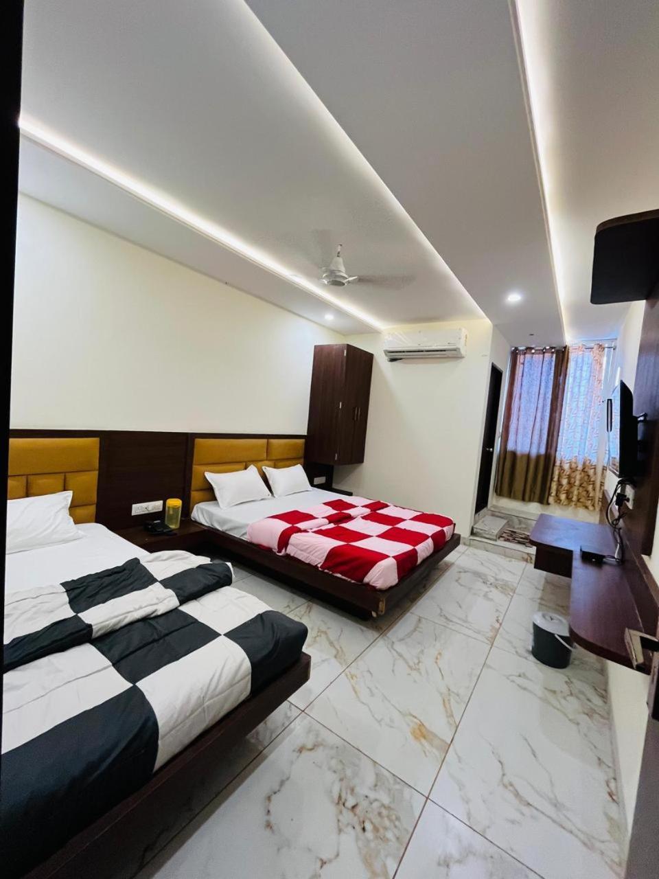 Hotel Prakasham 우자인 외부 사진