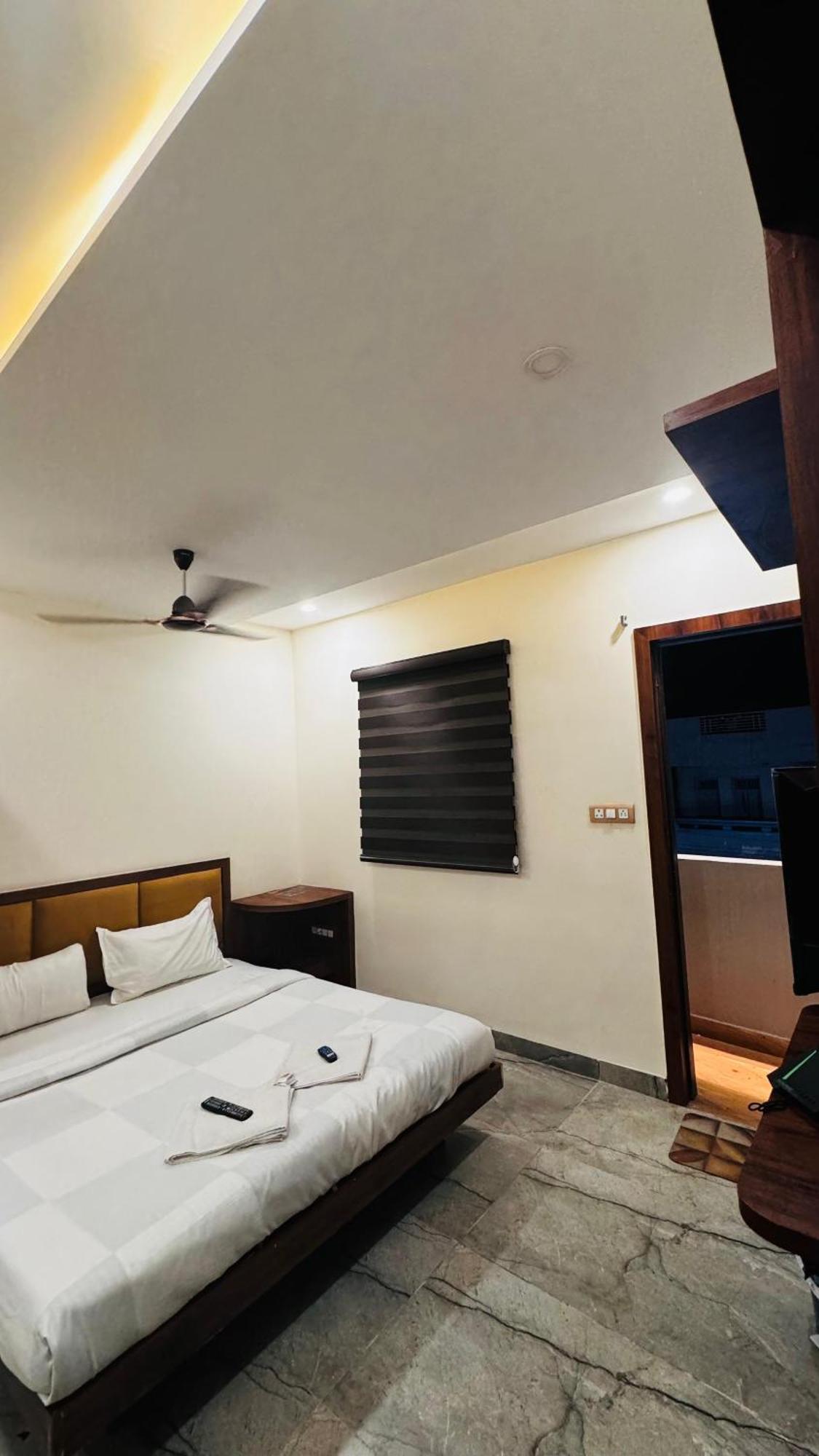 Hotel Prakasham 우자인 외부 사진
