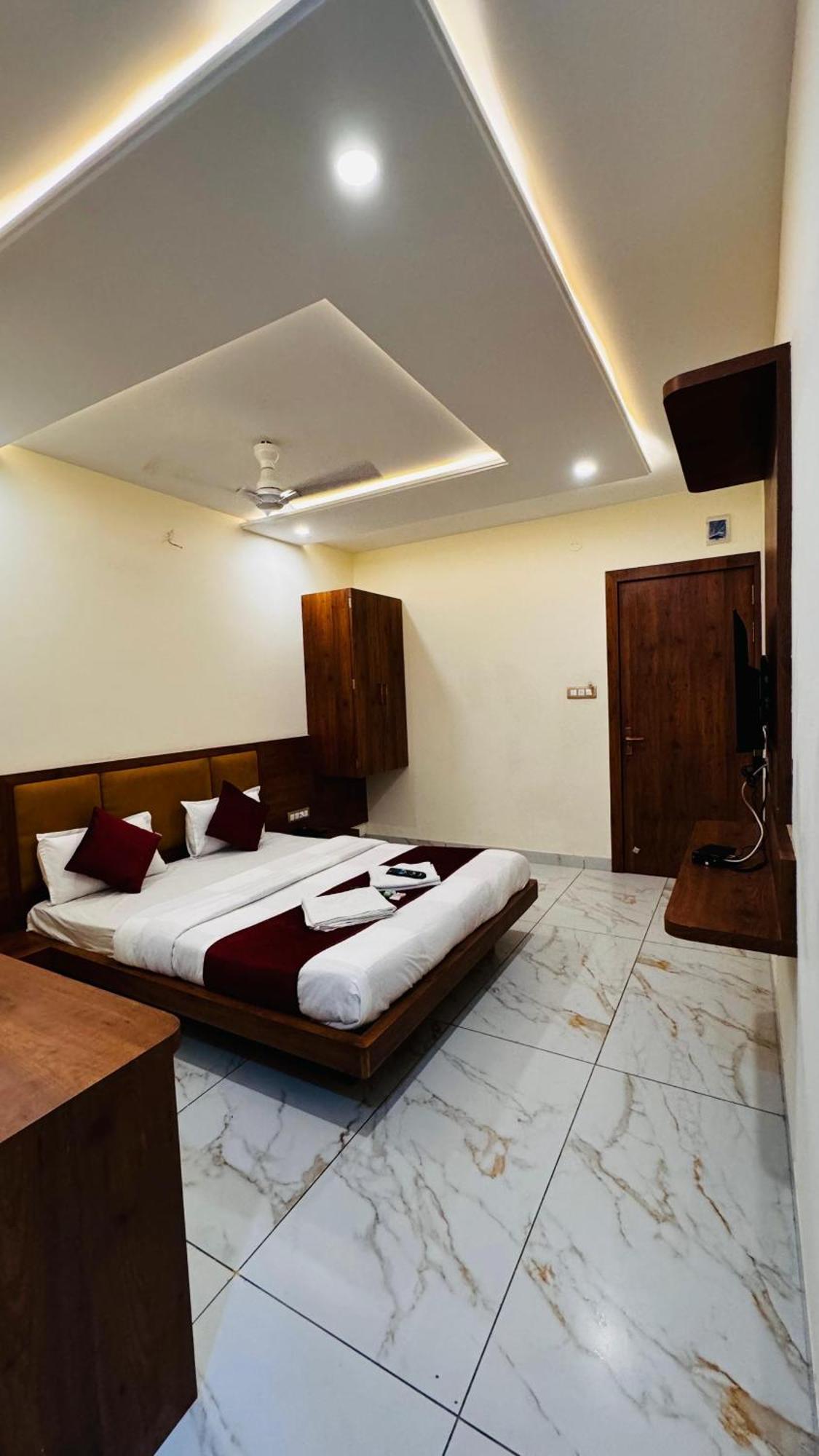 Hotel Prakasham 우자인 외부 사진