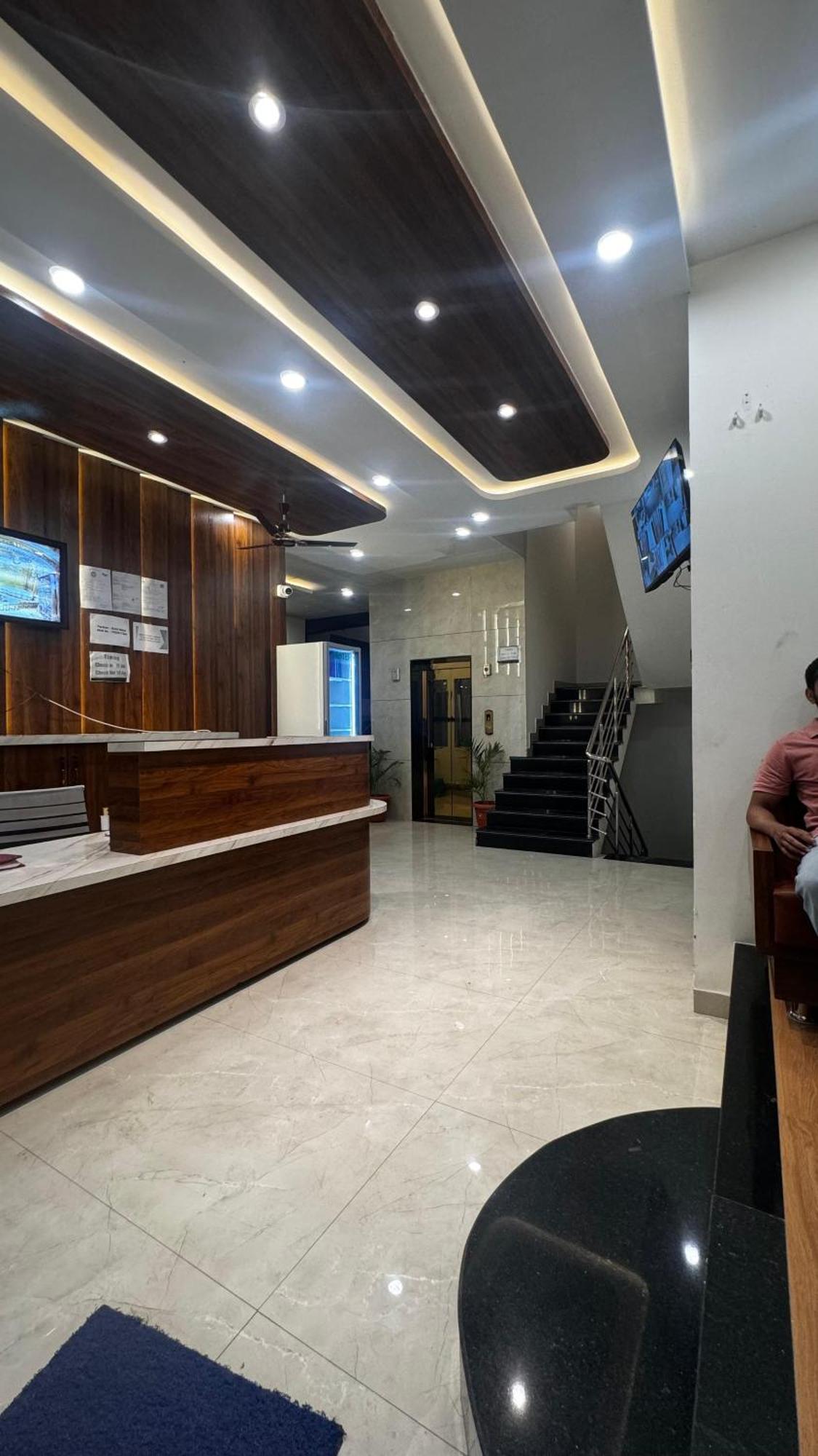Hotel Prakasham 우자인 외부 사진