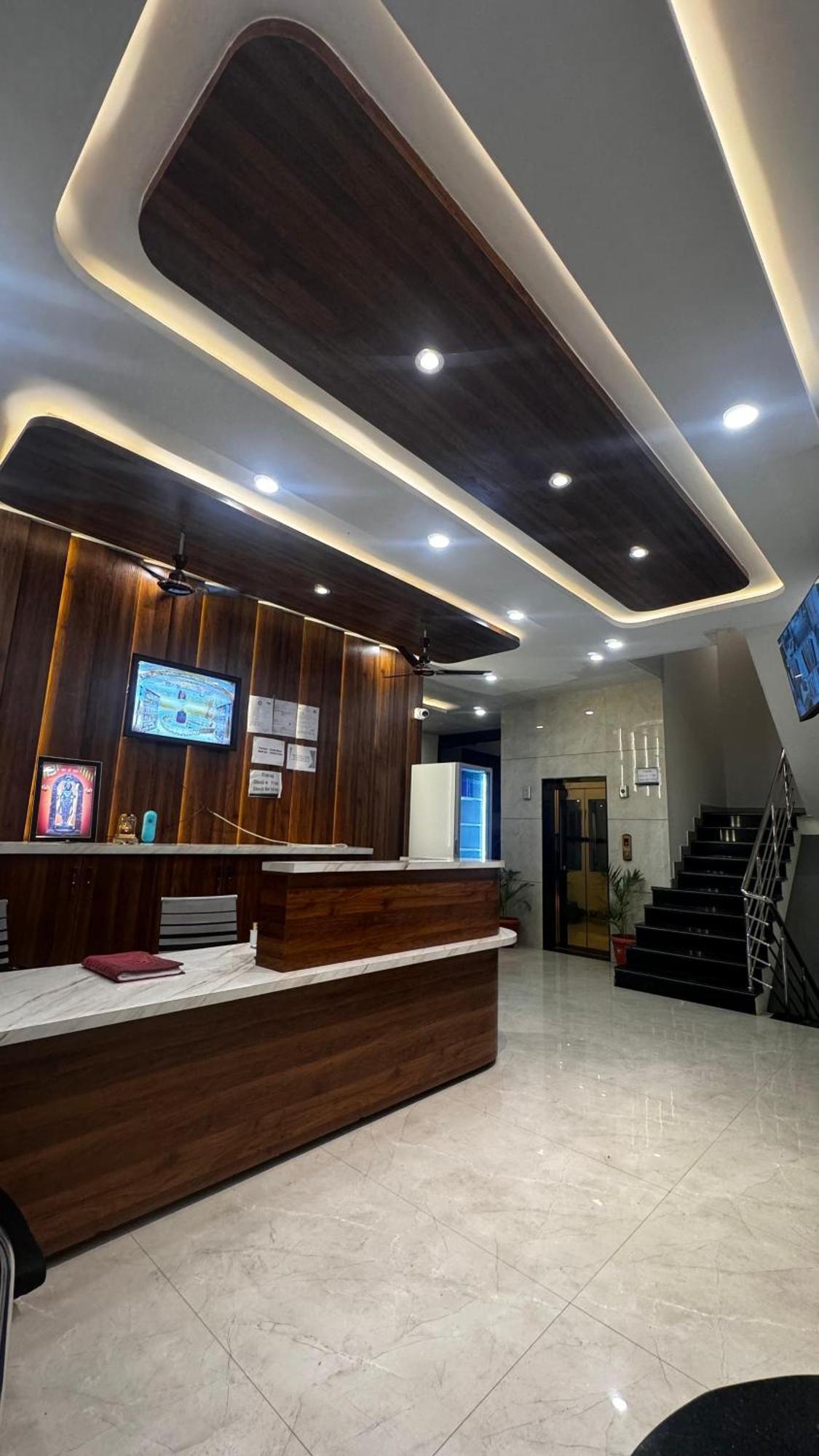 Hotel Prakasham 우자인 외부 사진