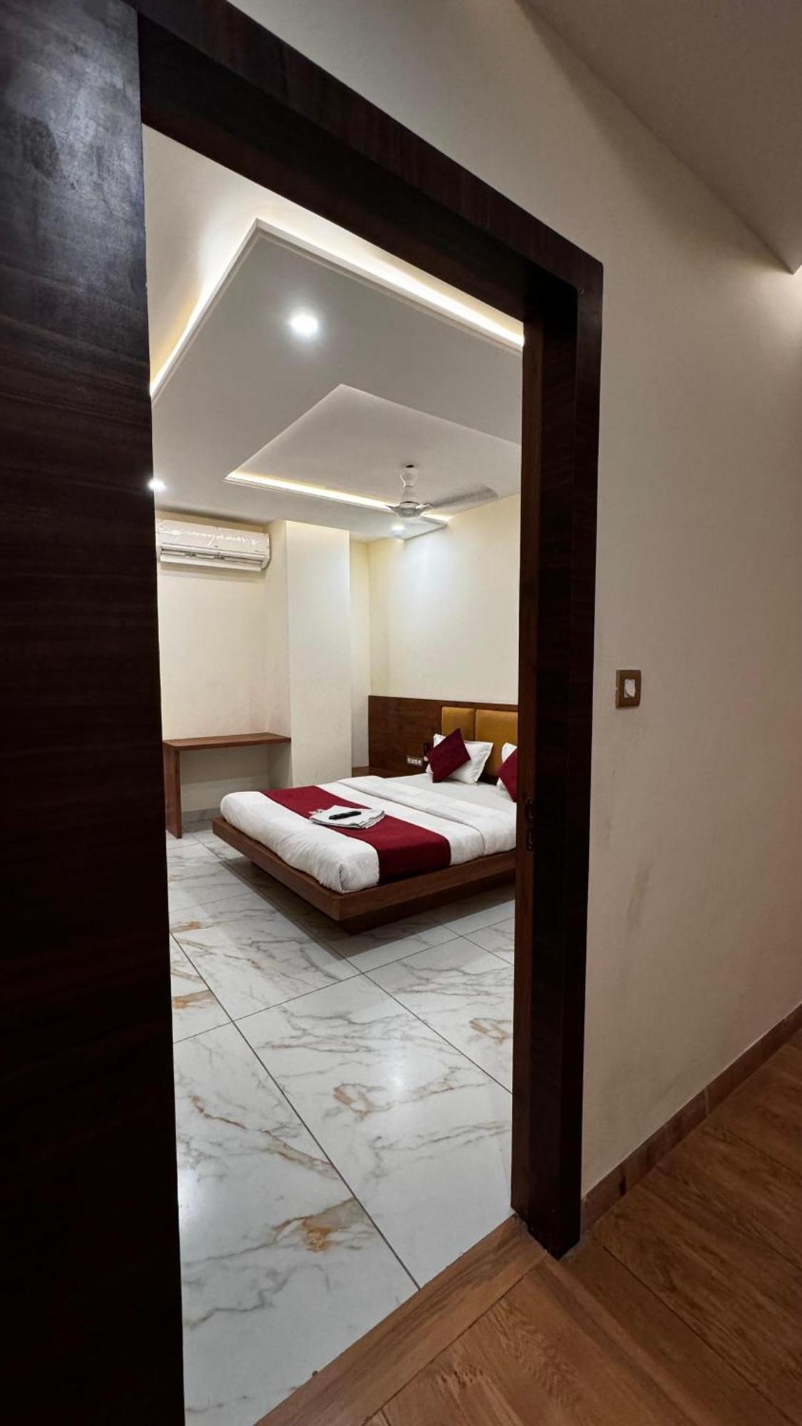 Hotel Prakasham 우자인 외부 사진