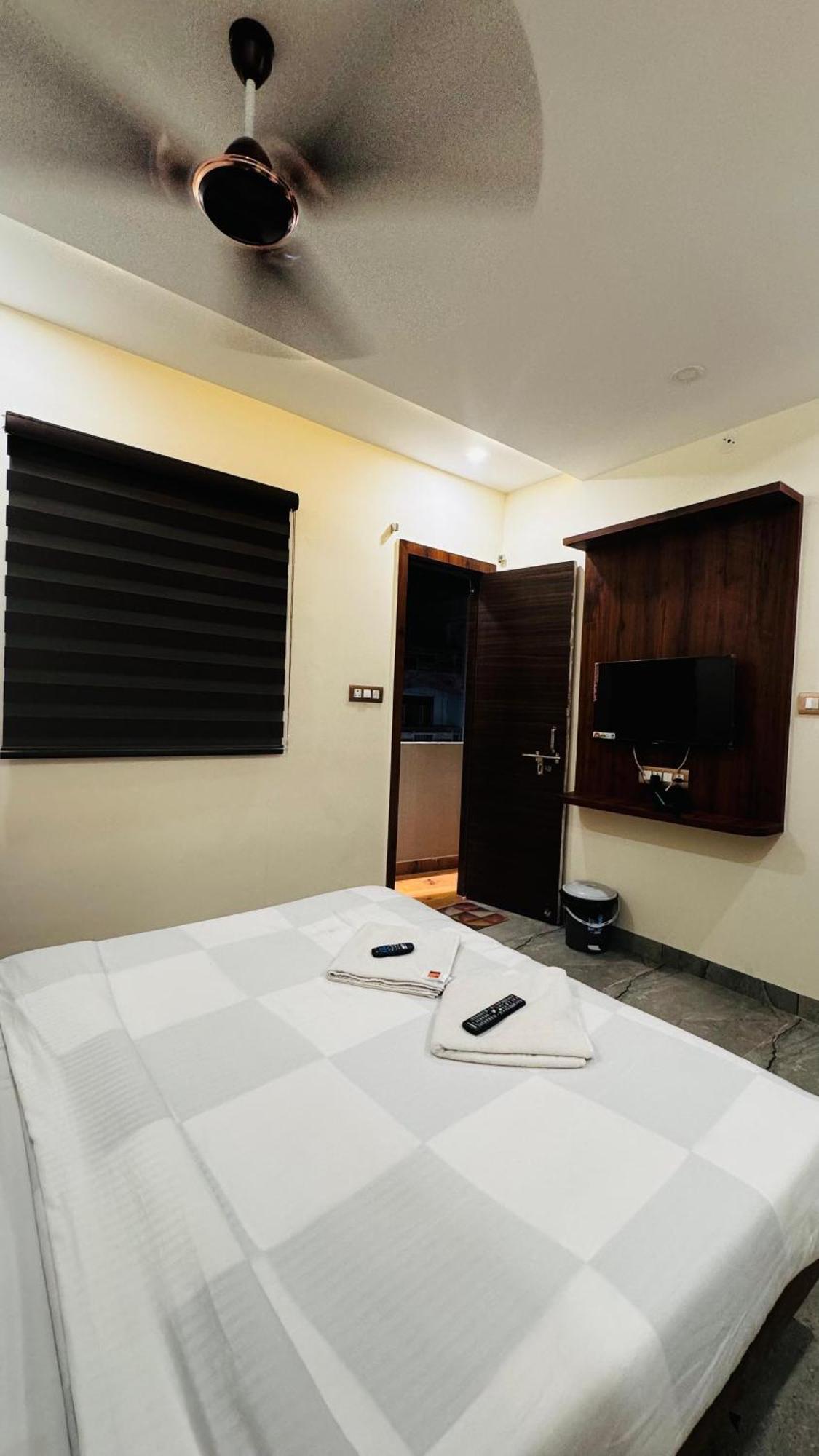 Hotel Prakasham 우자인 외부 사진