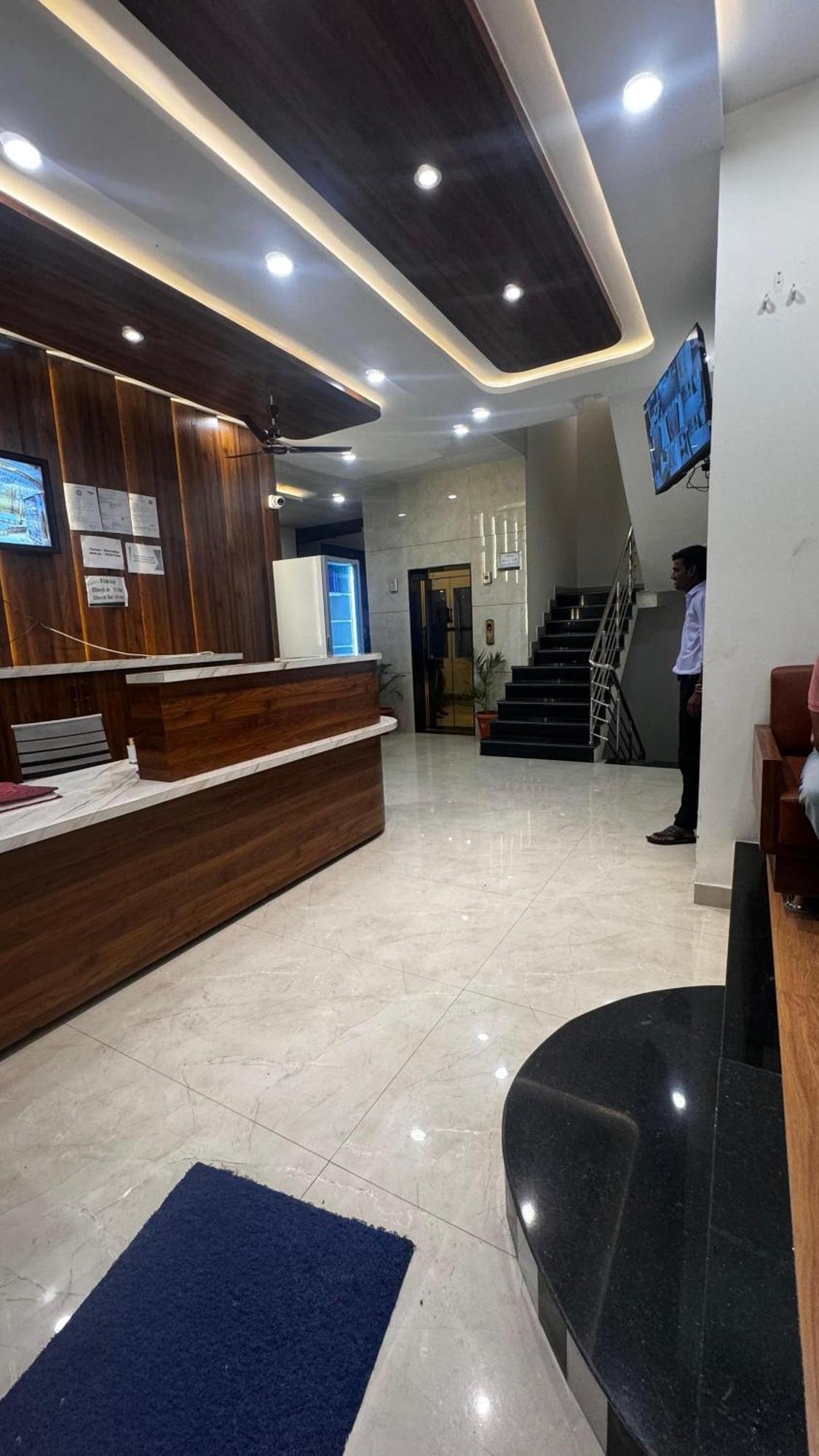 Hotel Prakasham 우자인 외부 사진