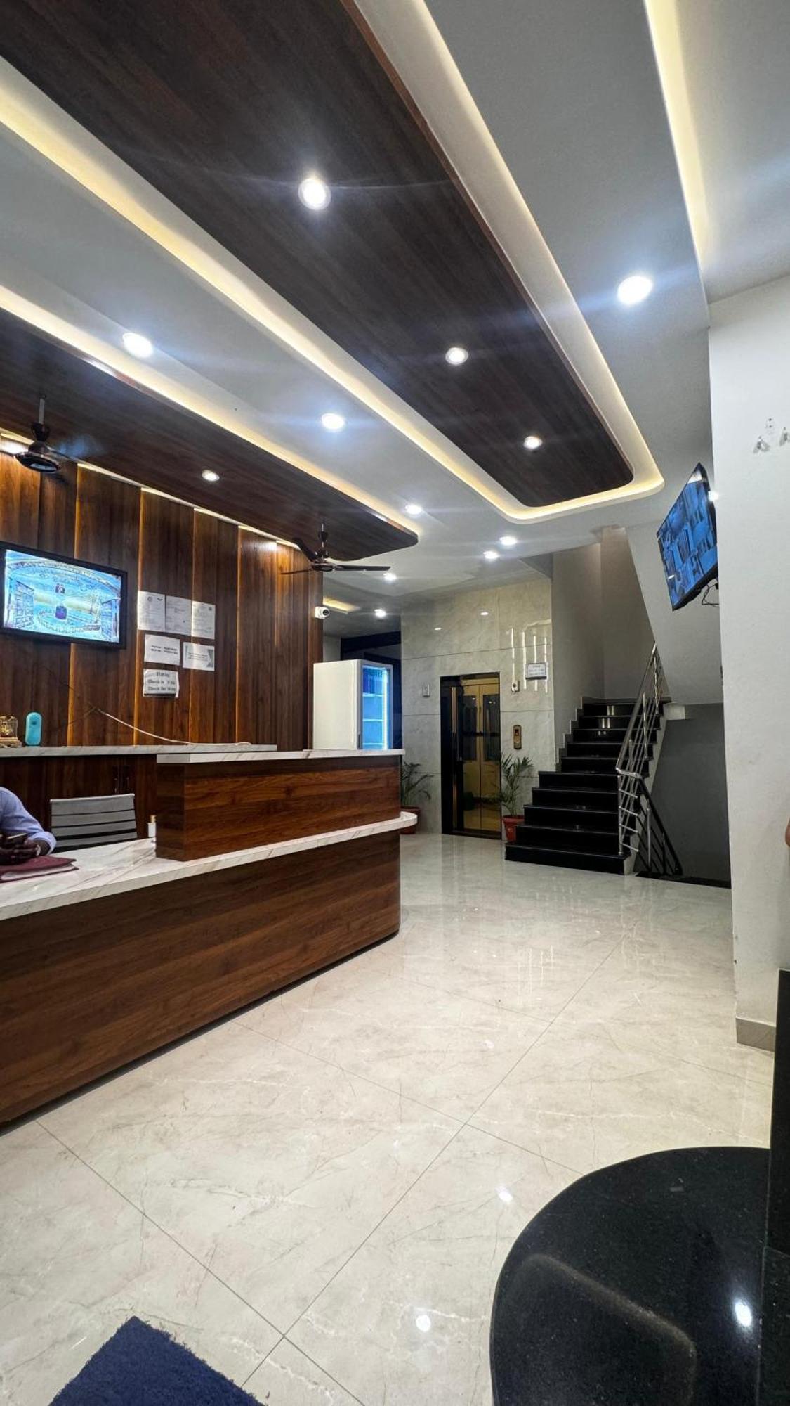 Hotel Prakasham 우자인 외부 사진