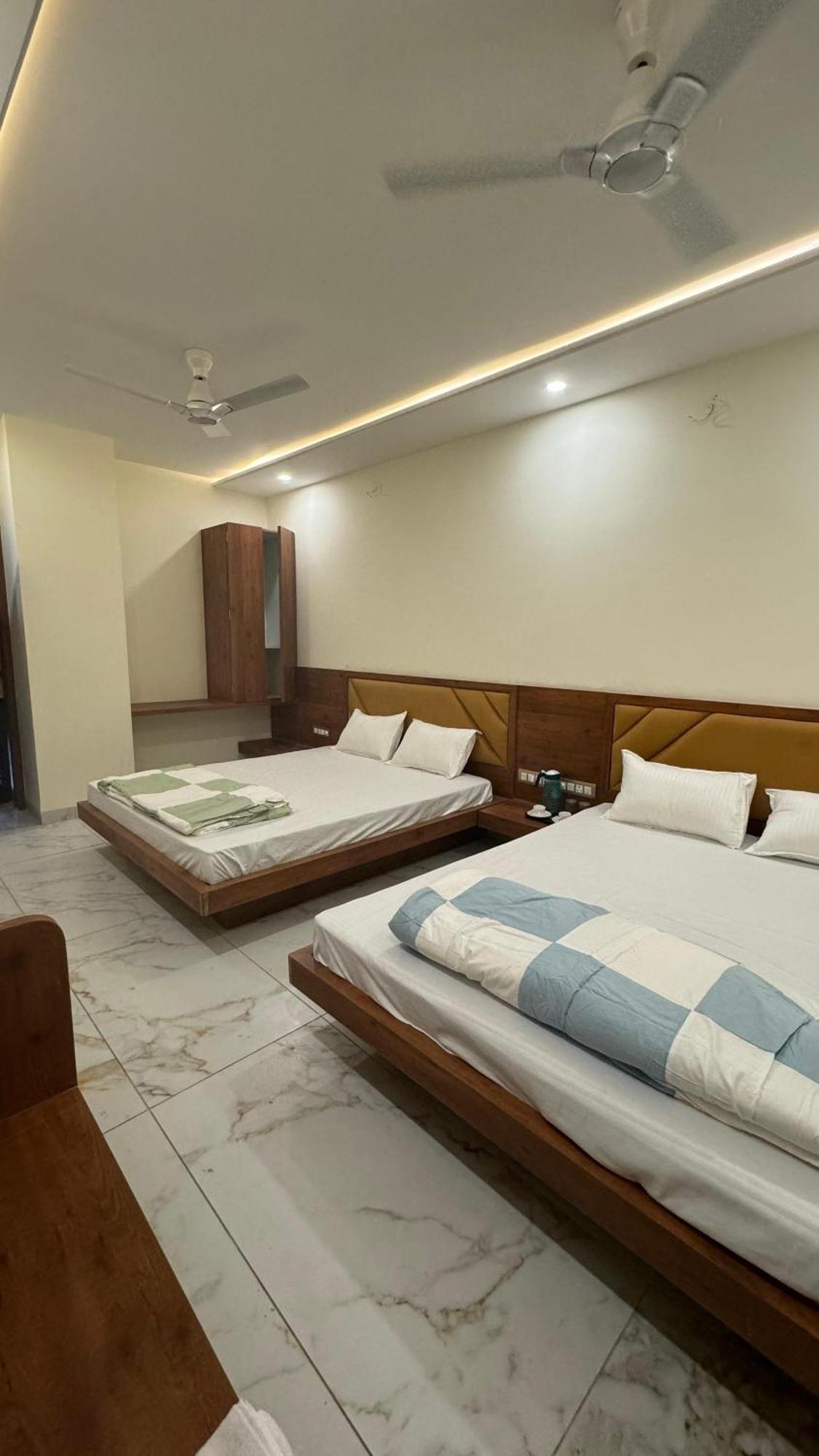 Hotel Prakasham 우자인 외부 사진